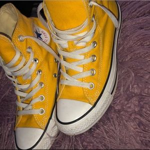 Yellow Converse Women’s 6.5 💕